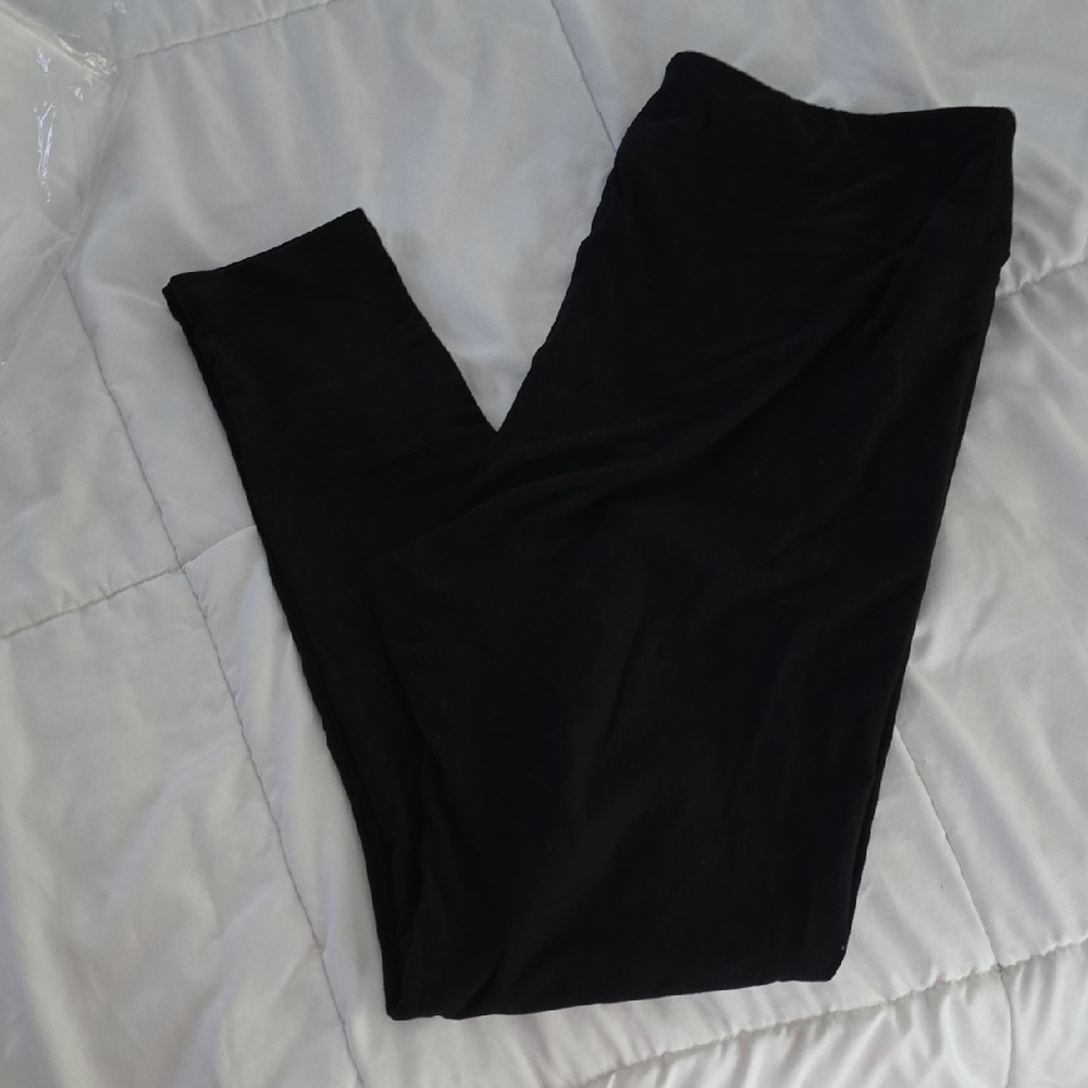 LuLaRoe Black Leggings - Tall & Curvy